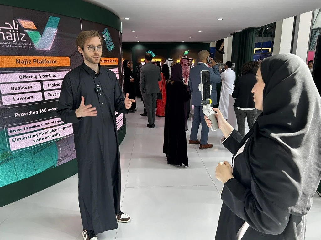 العمل على مشروع سعودي